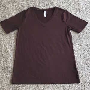 ZENANA DARK BROWN V-NECK TEE - SMALL NWOT